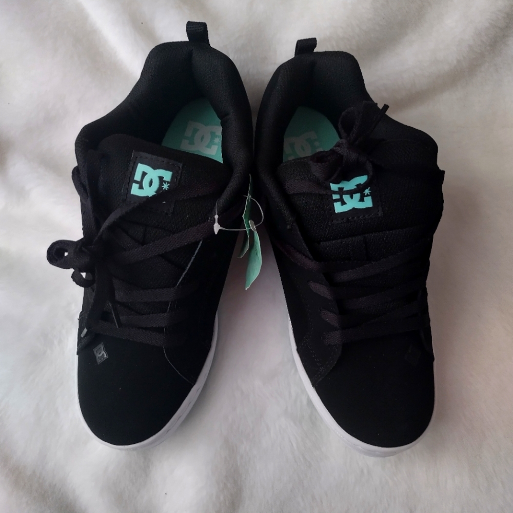DC Women's Court Graffik Size 9